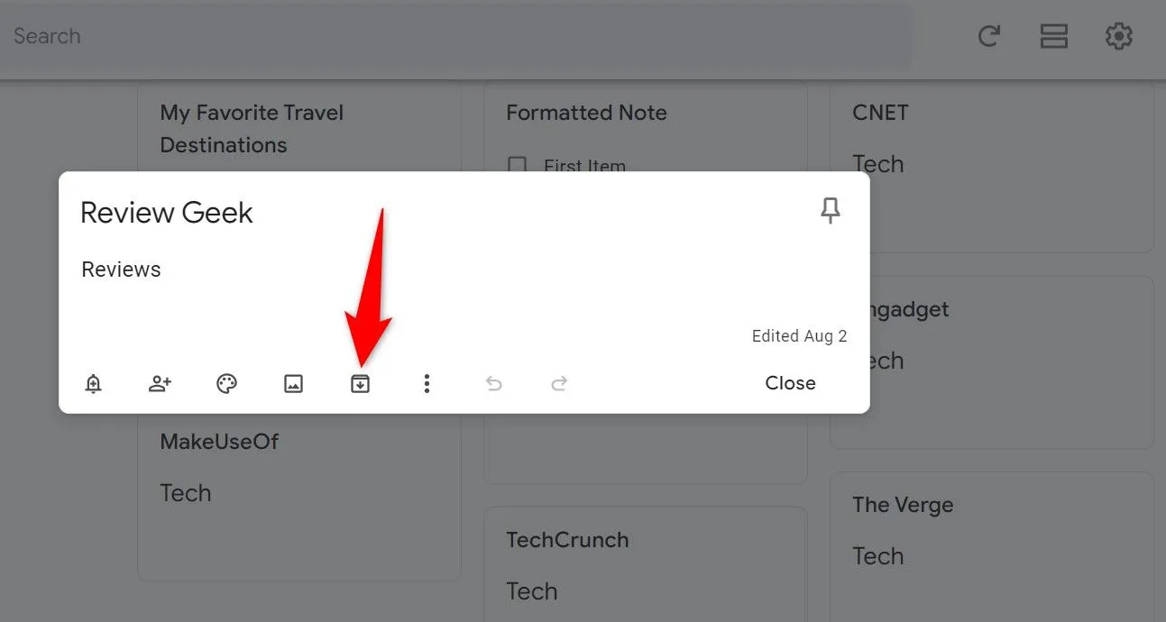 Biểu tượng lưu trữ (mũi tên xuống trong hộp) trong ghi chú Google Keep
