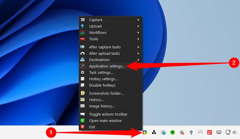 Biểu tượng ShareX trên thanh tác vụ Windows với menu ngữ cảnh được mở ra, hiển thị tùy chọn &quot;Application settings&quot;.