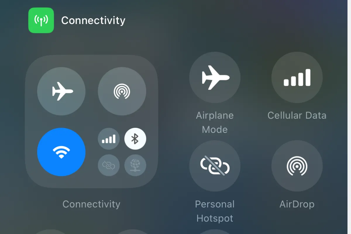 Các tùy chọn điều khiển kết nối riêng lẻ trong menu chỉnh sửa Control Center iOS 18