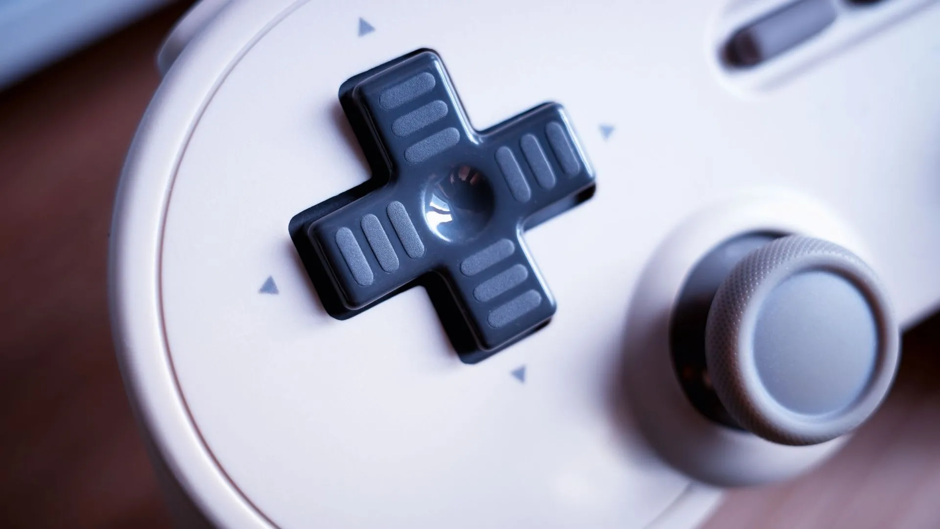 Chi tiết bàn phím D-Pad cổ điển trên tay cầm chơi game