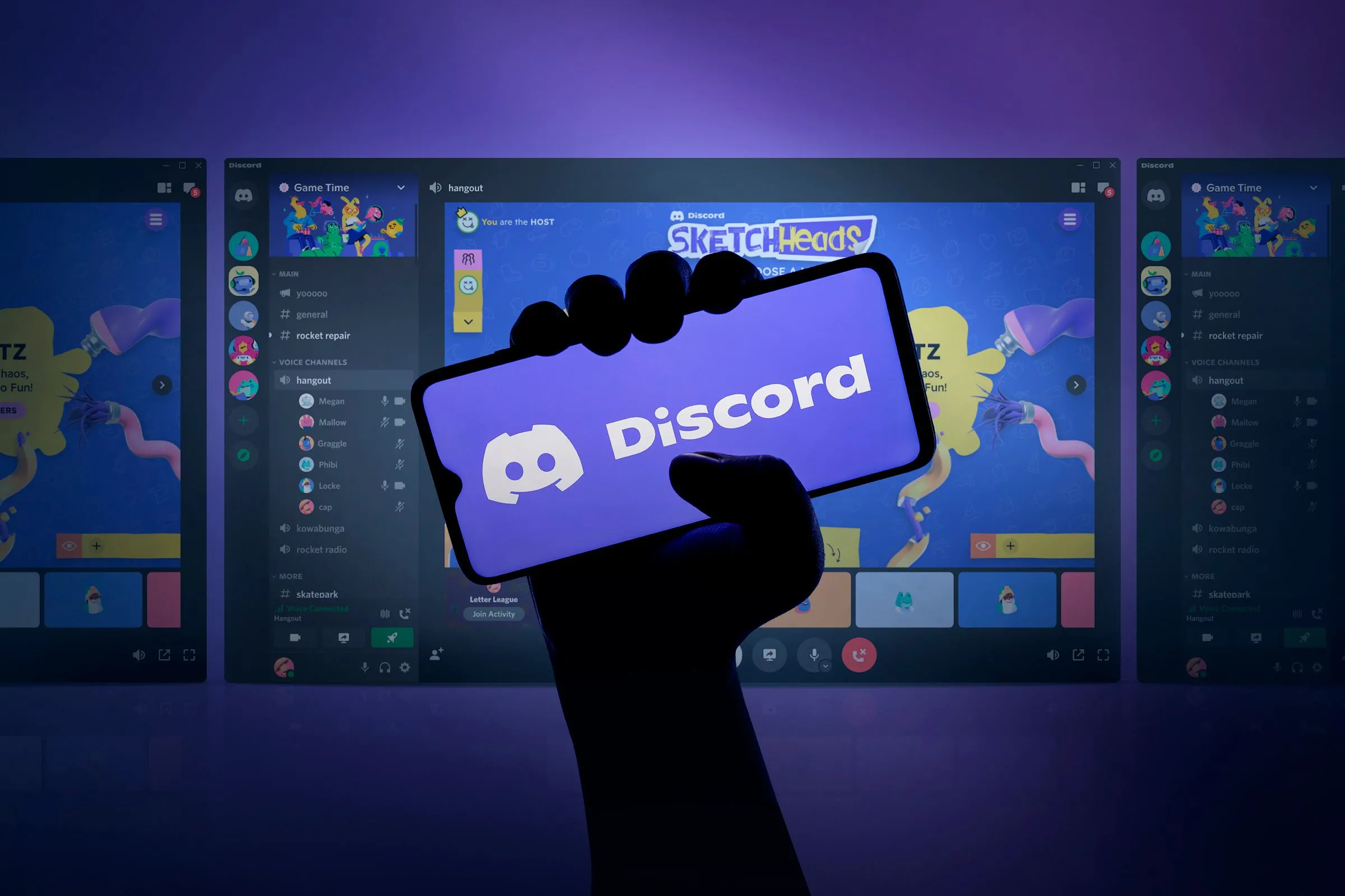Điện thoại hiển thị logo Discord, phía sau là màn hình với các trò chơi Discord