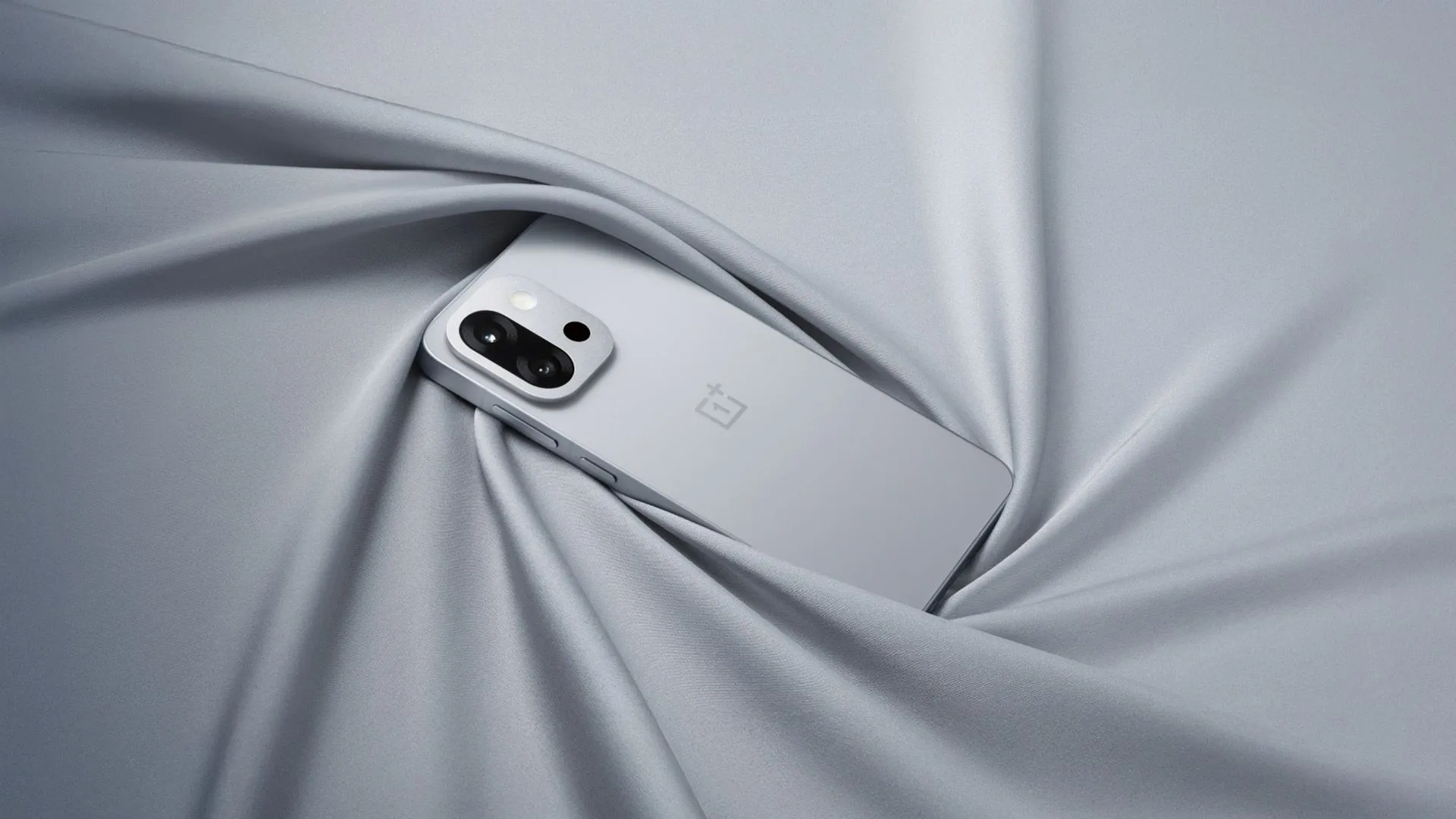 Điện thoại OnePlus 13T màu đen với cụm camera sau nổi bật