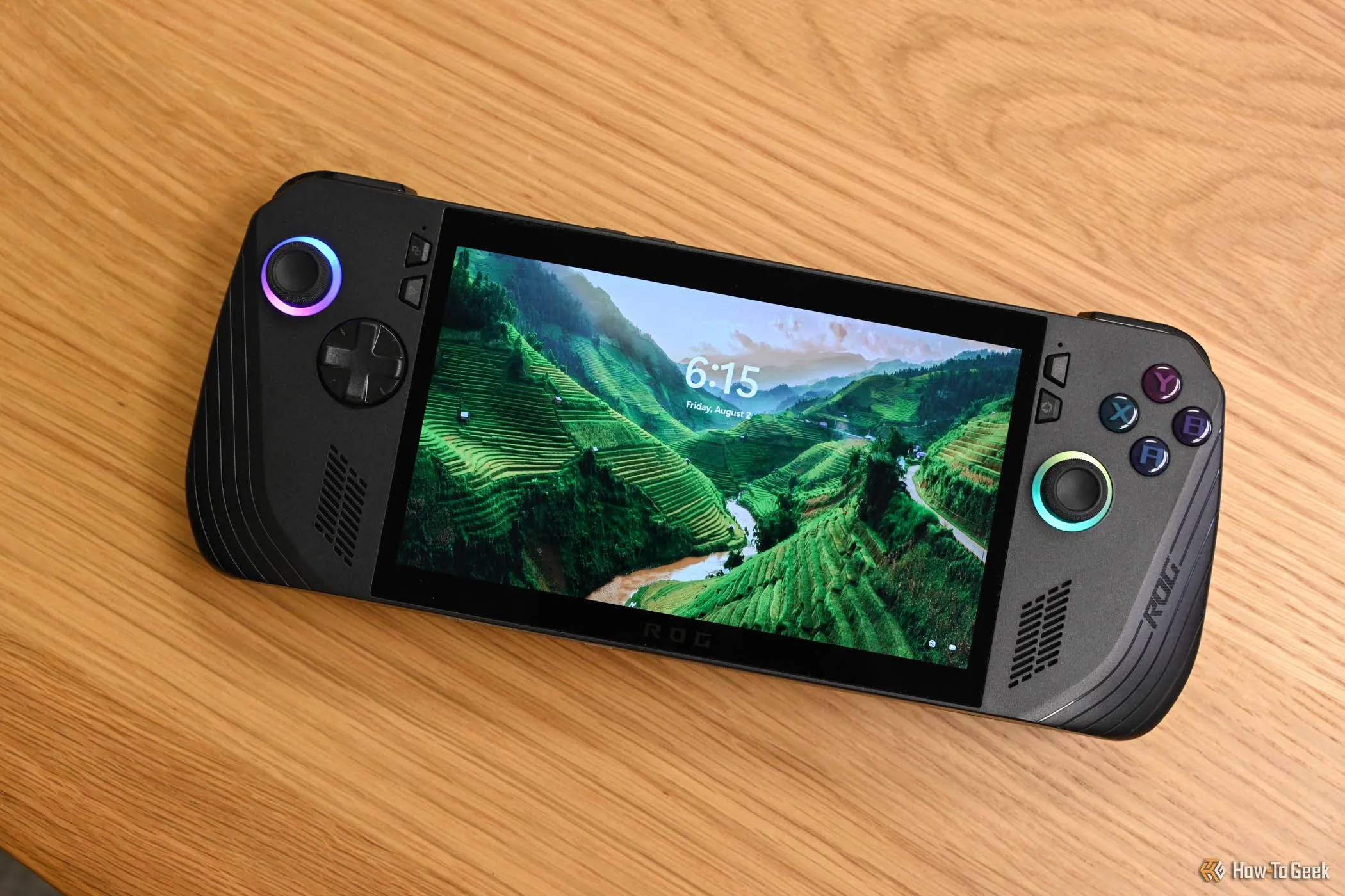 Giao diện bàn phím ảo trên màn hình ASUS ROG Ally X, một thiết bị chơi game cầm tay chạy Windows 11, được tối ưu cho gamepad.