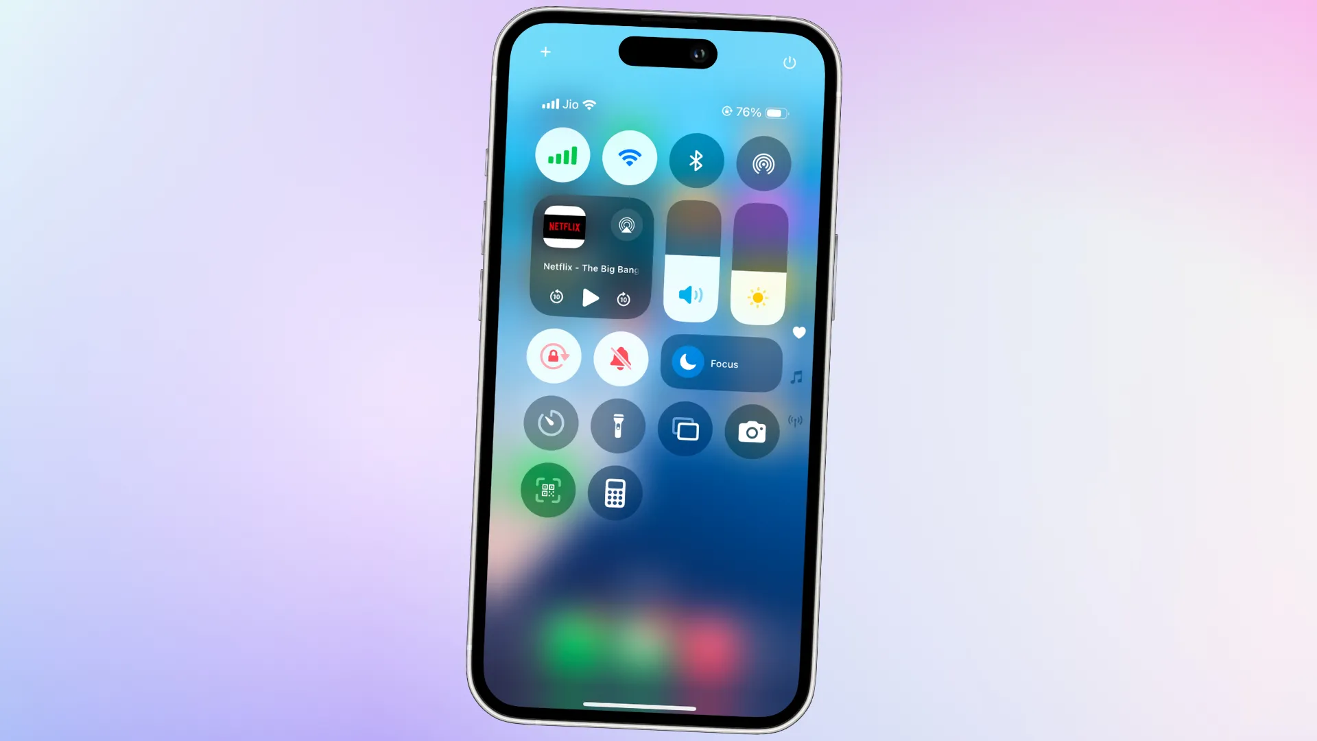 Giao diện Trung tâm điều khiển iOS 18 đã tùy chỉnh sau khi đưa các nút kết nối ra ngoài