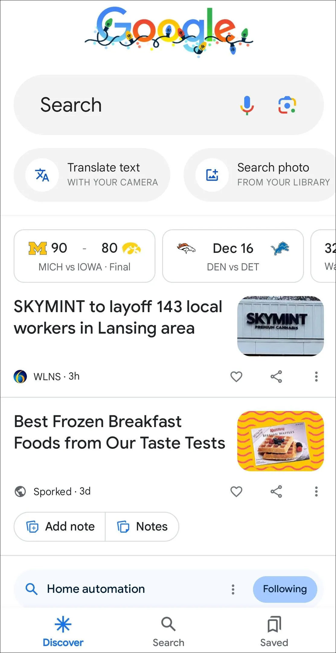 Giao diện ứng dụng Google Discover với các thẻ tin tức được cá nhân hóa.