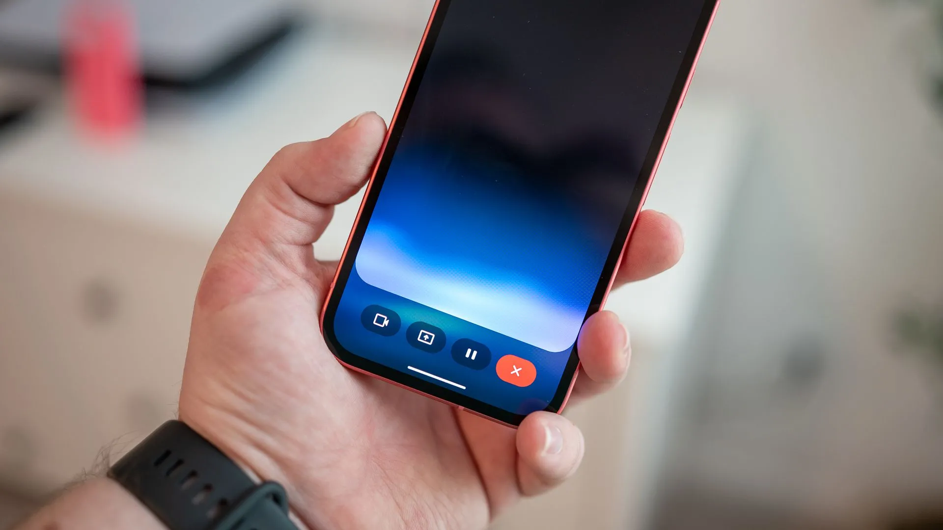 Google Gemini đang hoạt động trên màn hình điện thoại Pixel 9a, minh họa khả năng AI di động