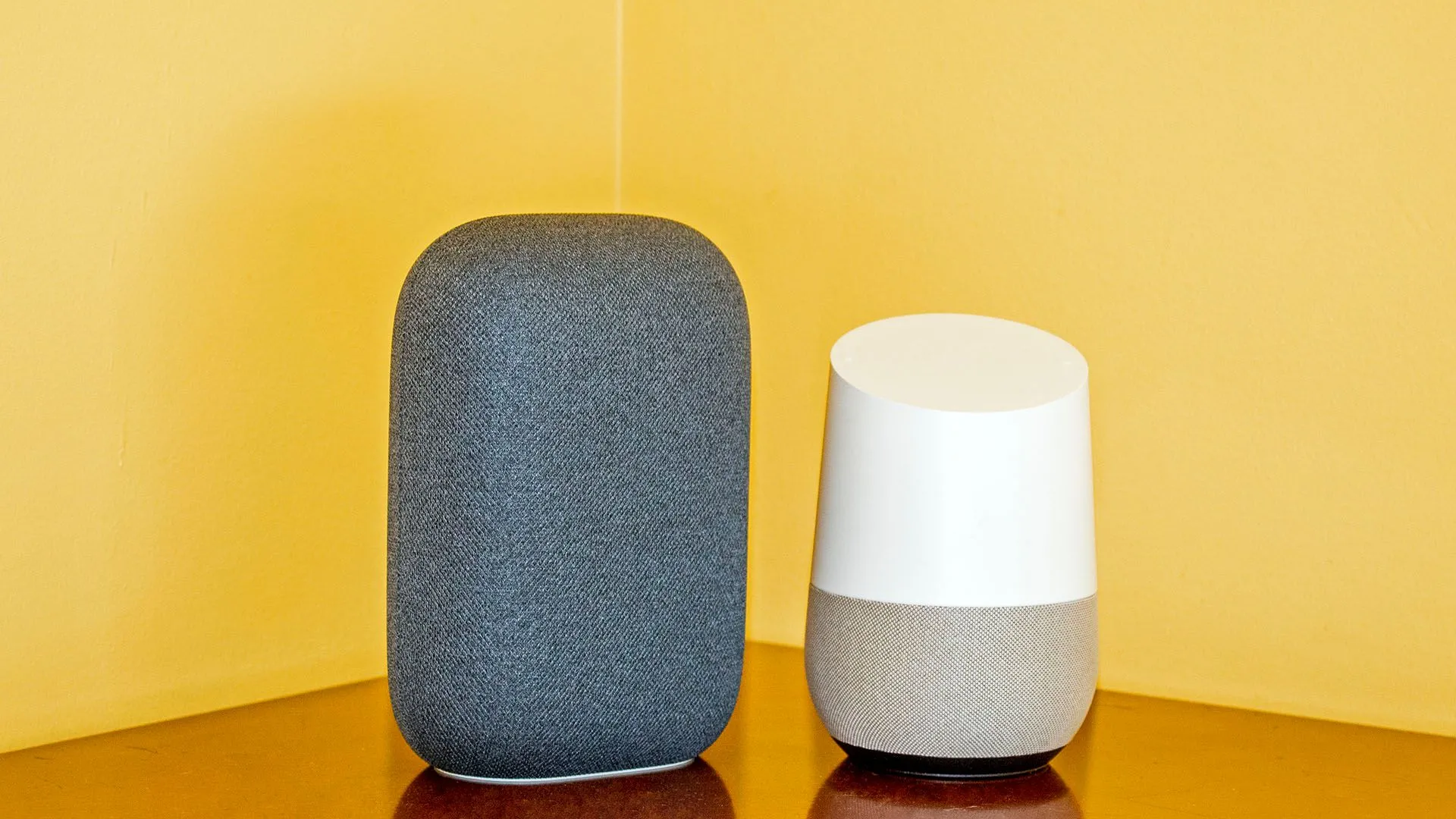 Google Home với các bóng đèn thông minh được bật