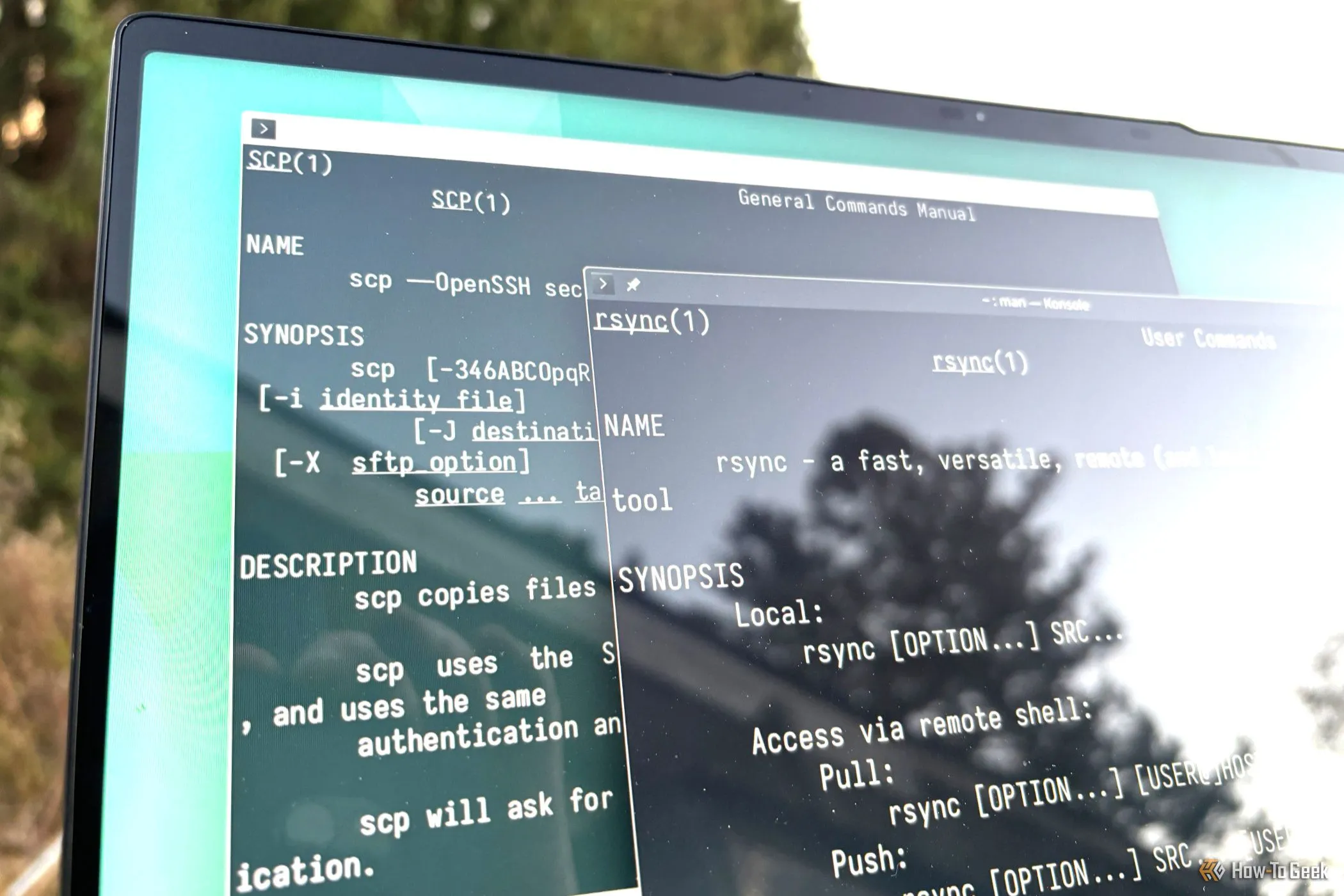 Hai cửa sổ Terminal Linux hiển thị trang hướng dẫn (man page) của lệnh scp và rsync.