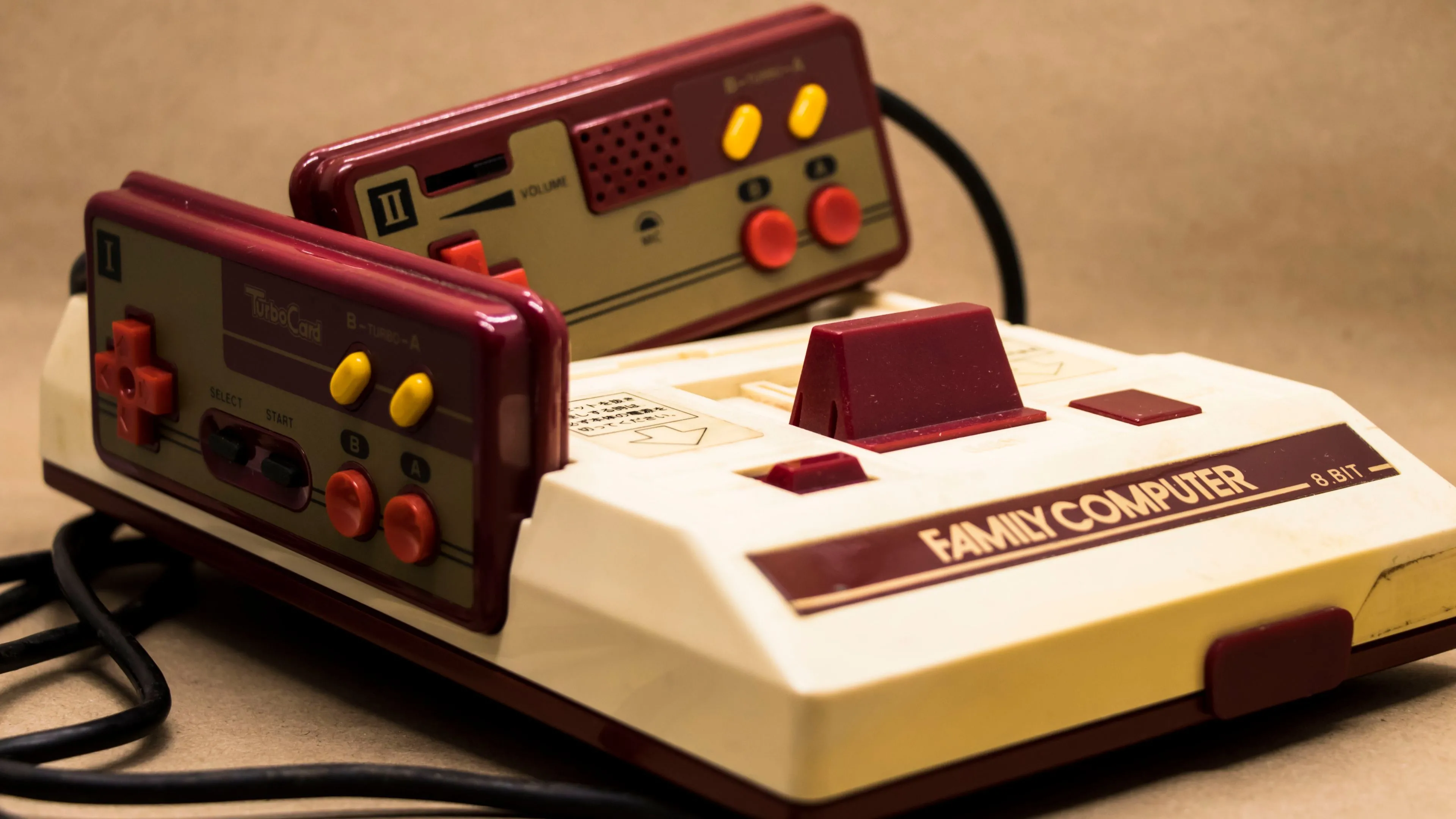 Hệ máy chơi game console Nintendo Famicom phiên bản Nhật Bản