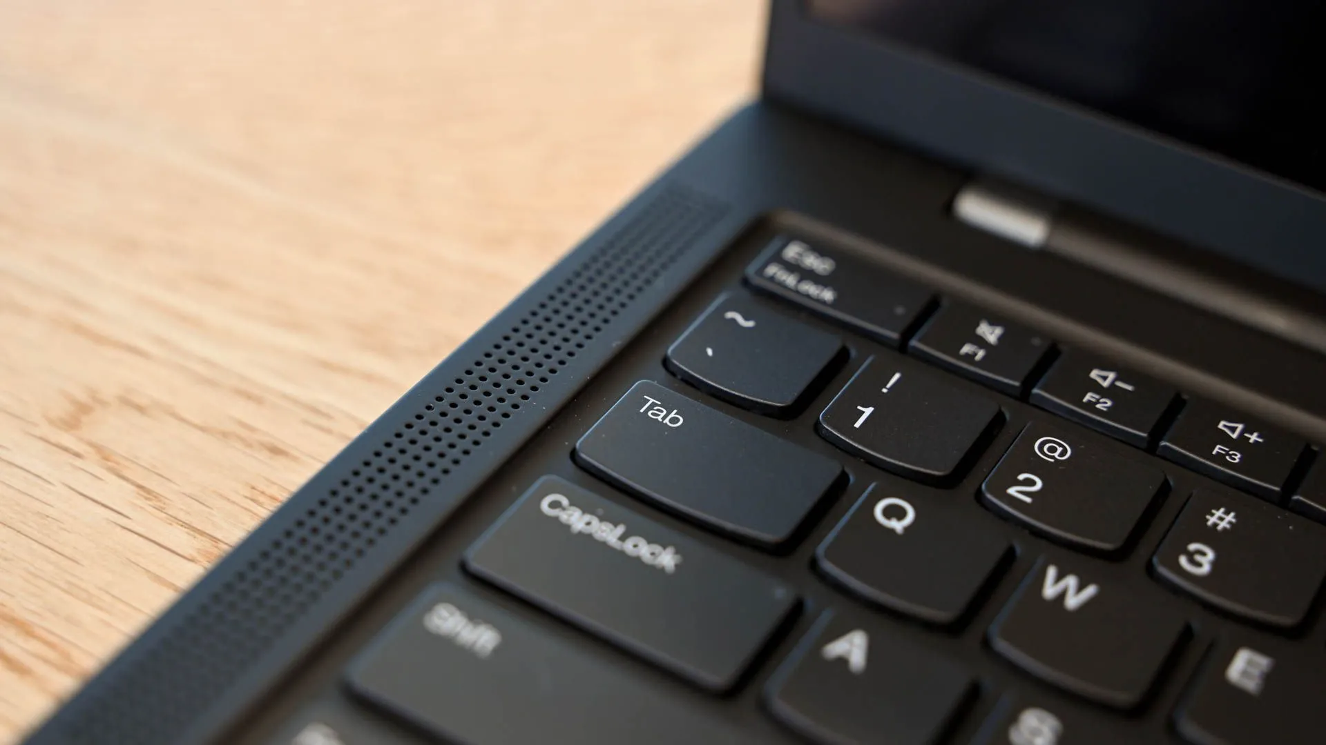 Hệ thống loa trên laptop Lenovo ThinkPad X1 Carbon thế hệ 11