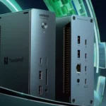 Hình ảnh hai dock Thunderbolt 5 UGREEN Revodok Max 2131 hiển thị chi tiết các cổng kết nối phía trước và phía sau.