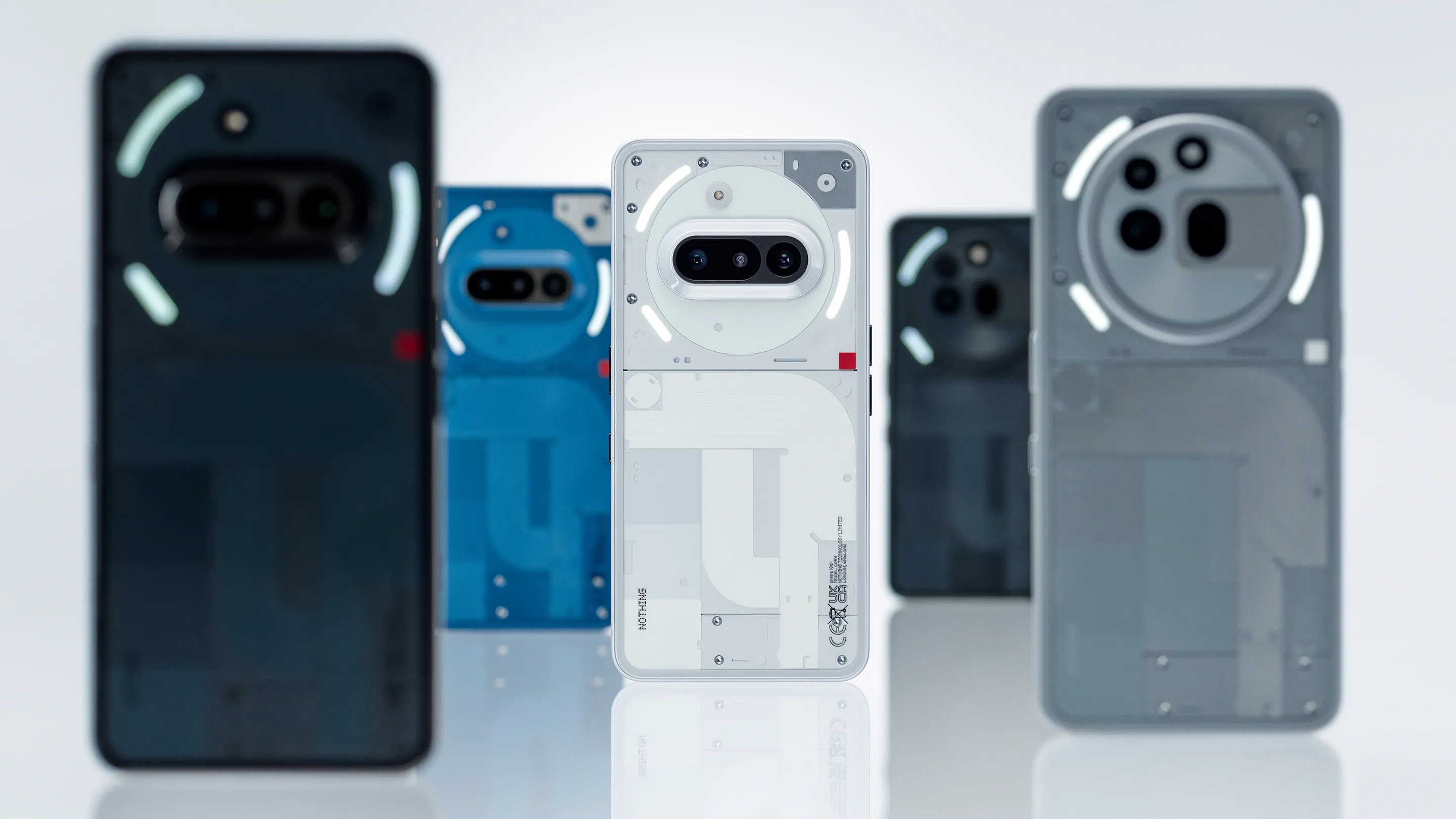 Hình ảnh mặt lưng trong suốt với giao diện đèn LED Glyph Interface độc đáo của Nothing Phone (3a).