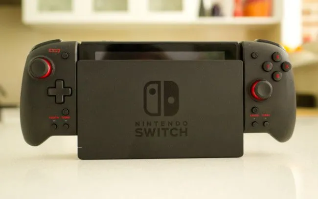 HORI Split Pad Pro gắn trên Switch