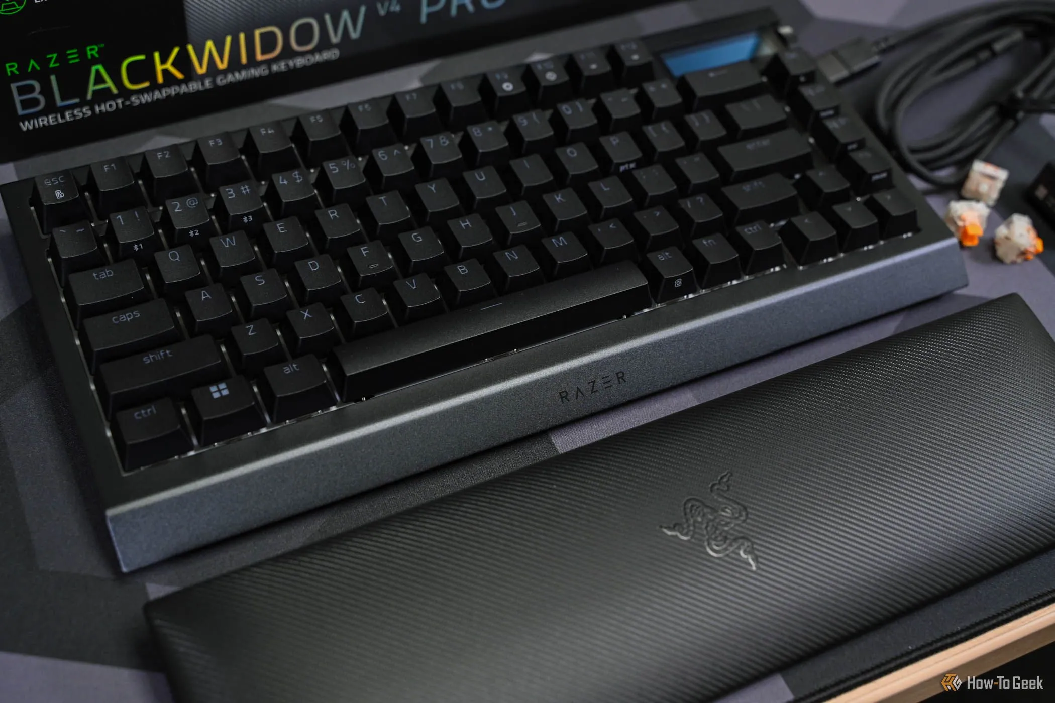 Kê cổ tay Razer BlackWidow V4 Pro 75%