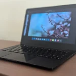 Laptop Star Labs StarLite MkIV với màn hình cơ bản, minh họa màn hình phổ biến trước đây.