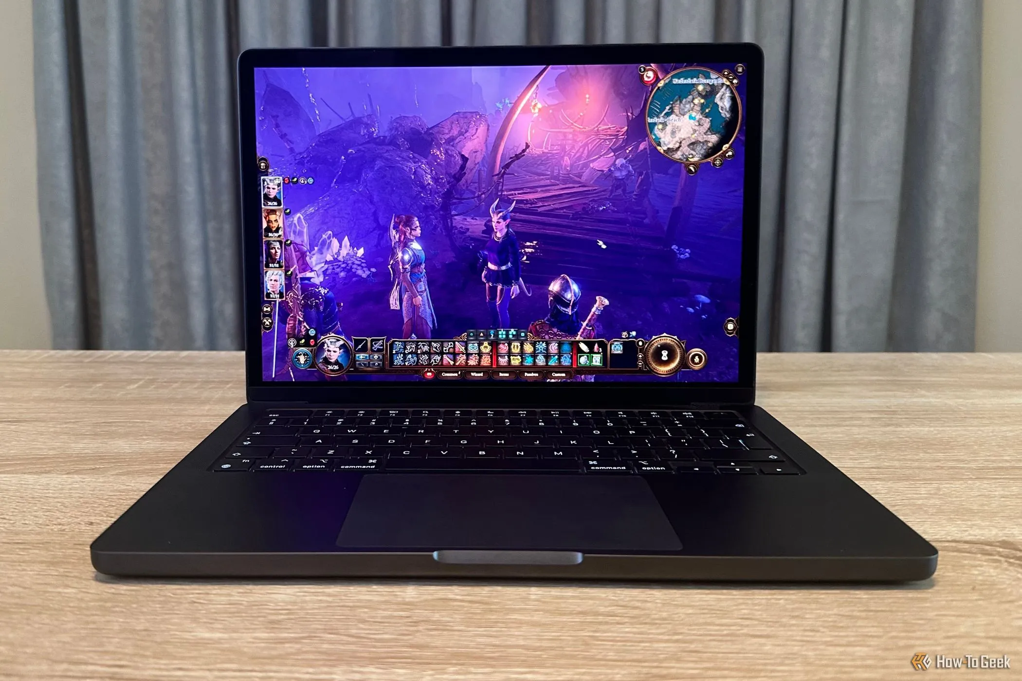 MacBook Pro với chip M4 Pro hiển thị cảnh chơi game Baldur's Gate 3, minh họa khả năng gaming mạnh mẽ trên Mac.