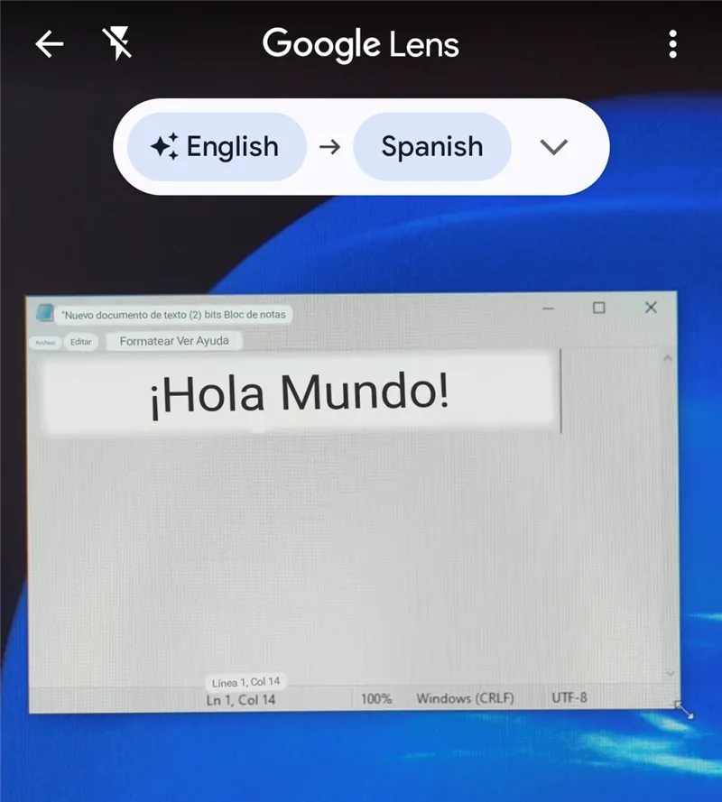 Màn hình điện thoại hiển thị văn bản được dịch trực tiếp qua camera Google Dịch