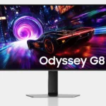 Màn hình gaming Samsung Odyssey OLED G8 4K với thiết kế viền mỏng và đèn Core Lighting phía sau.