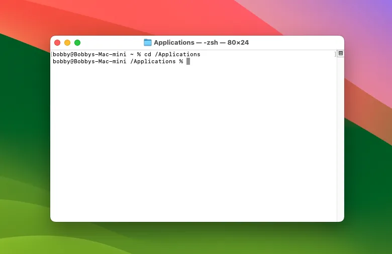 Màn hình Terminal macOS hiển thị kết quả sau khi chuyển thư mục sang /Applications.