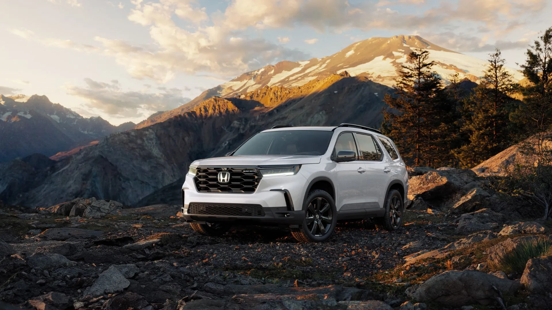 Mẫu xe SUV Honda Pilot Black Edition 2025 màu đen, đối tượng của cuộc điều tra lỗi kỹ thuật