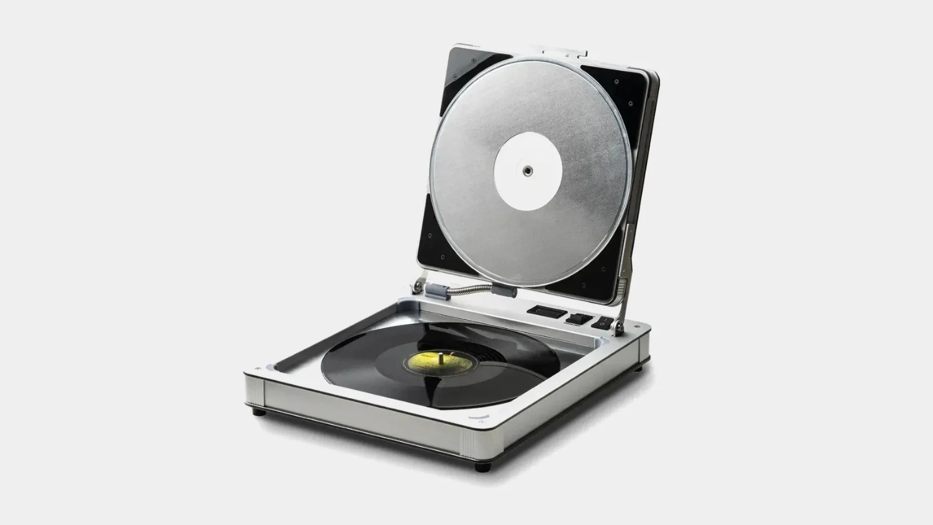 Máy Pro-Ject Vinyl Flat đang làm phẳng một đĩa vinyl bị cong vênh, cải thiện chất lượng âm thanh