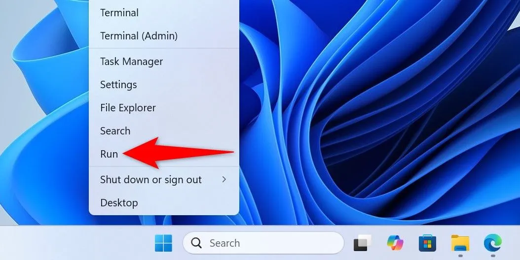 Menu Người dùng Quyền lực (Power User Menu) trên Windows 11 với tùy chọn &quot;Run&quot; được chọn.