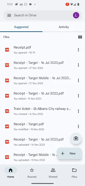 Minh họa tính năng tự động chụp và căn chỉnh khi quét tài liệu bằng Google Drive trên Android