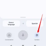 Nhấn vào biểu tượng camera trong ứng dụng Google Dịch để bắt đầu dịch ảnh