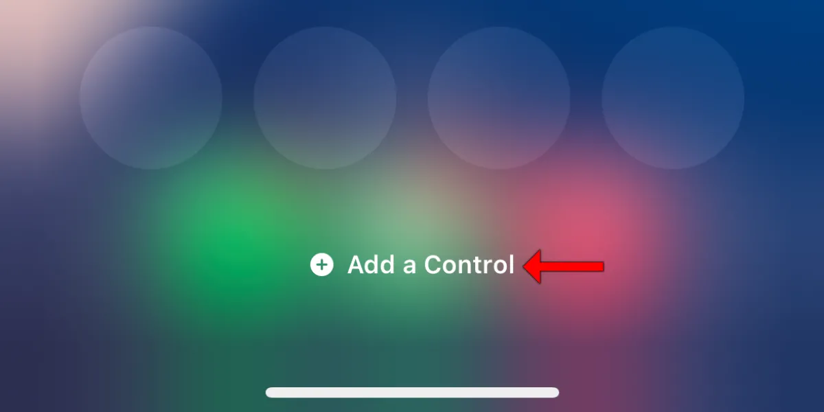 Nút &quot;Thêm điều khiển&quot; trong chế độ chỉnh sửa Trung tâm điều khiển trên iPhone chạy iOS 18
