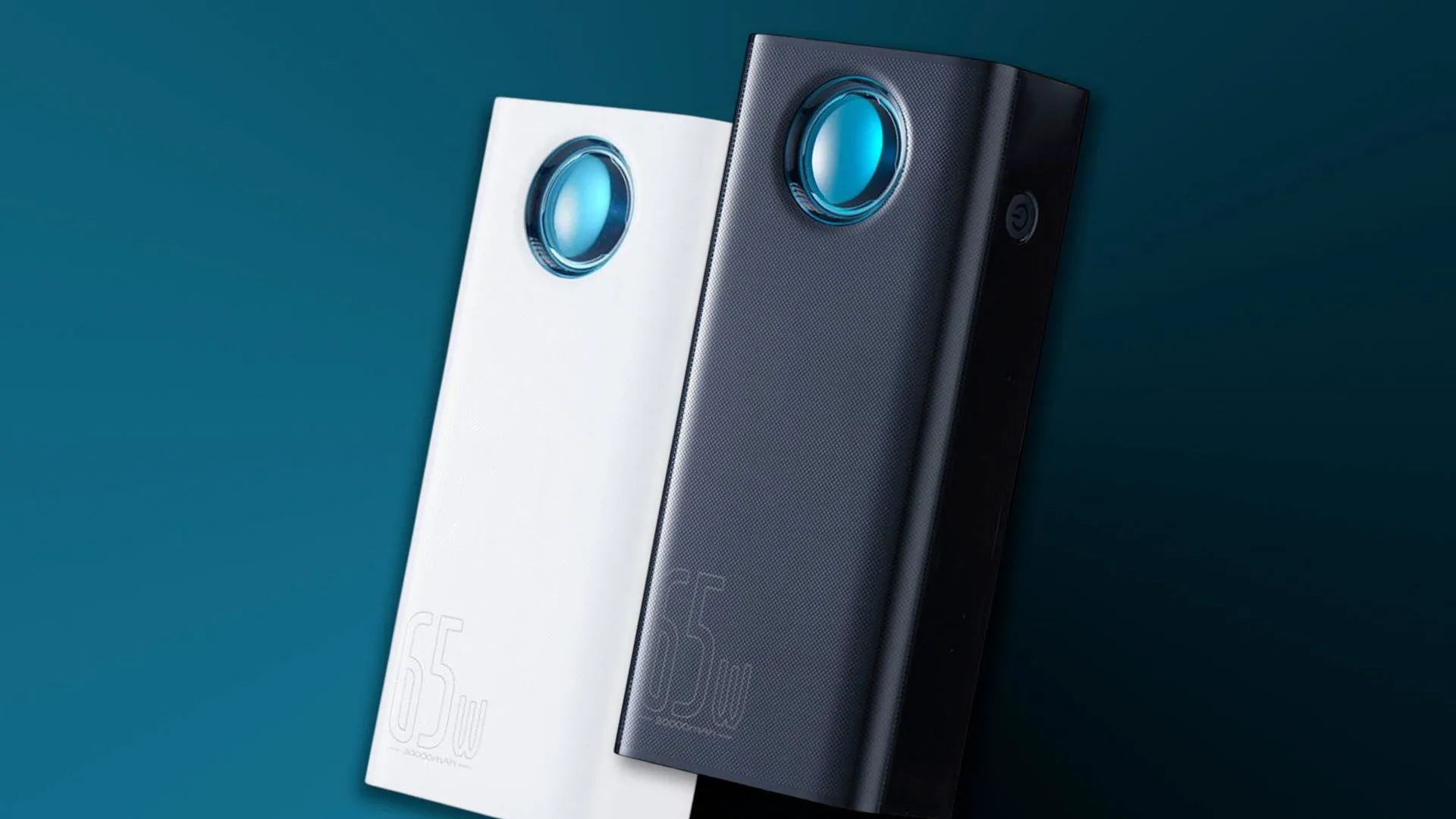 Sạc dự phòng Baseus 65W 30000mAh màu đen đang được sạc, có đèn báo dung lượng