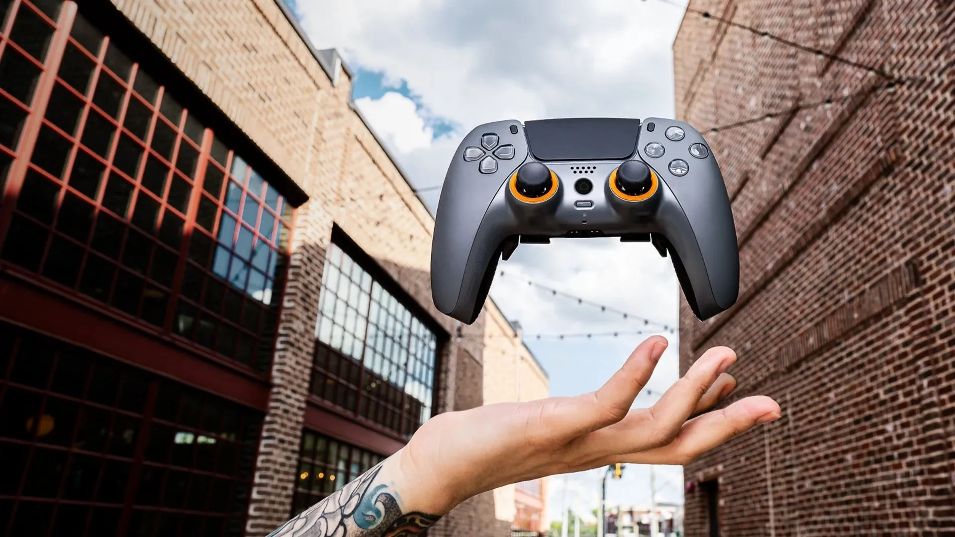 Tay cầm Scuf Reflex Pro với các chi tiết màu xanh lá