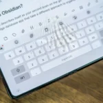 Thanh công cụ định dạng Obsidian trên màn hình Chromebook với bàn phím Samsung