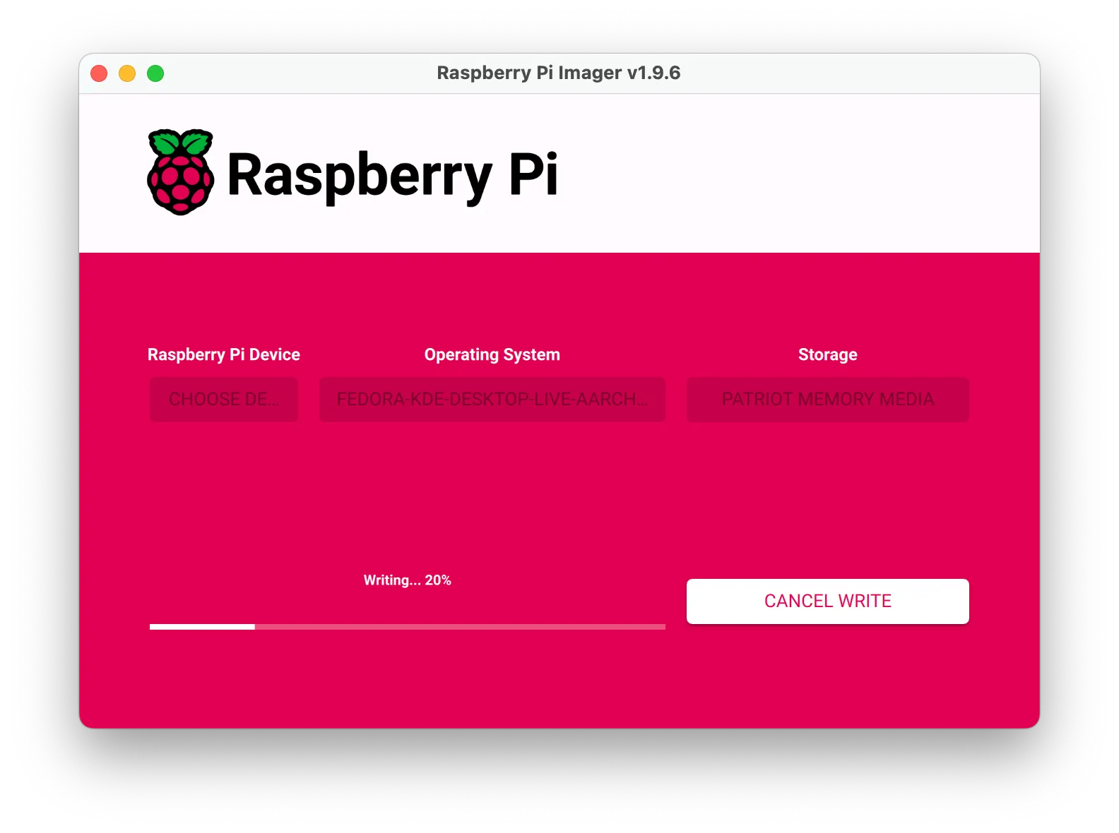 Thanh tiến trình trong Raspberry Pi Imager khi ảnh hệ điều hành đang được ghi vào USB