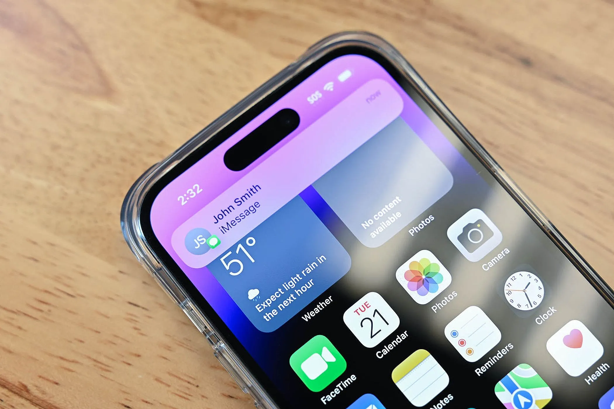 Thông báo từ ứng dụng iMessage của iPhone hiển thị tin nhắn mới, minh họa khả năng giao tiếp và điều phối logistics chuyển nhà hiệu quả.
