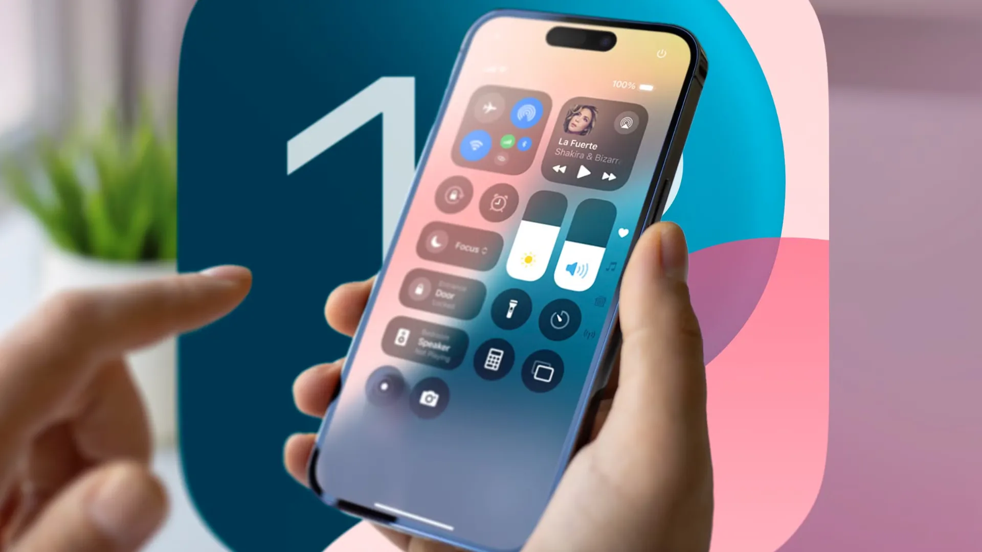 Trung tâm điều khiển iOS 18 hiển thị trên iPhone khi người dùng đang thao tác