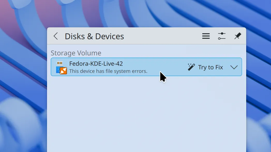 Widget Disks &amp; Devices của KDE Plasma hiển thị lỗi hệ thống tệp và tùy chọn sửa chữa tự động.