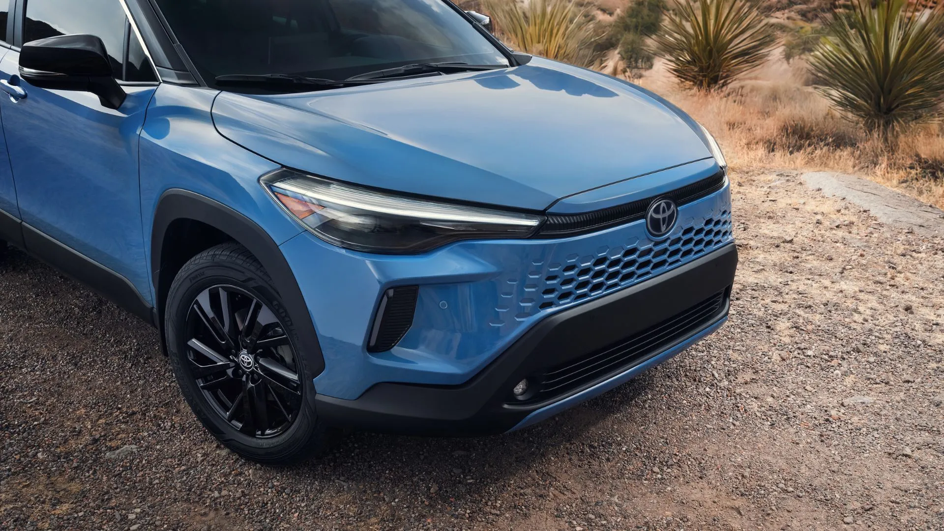 Xe Toyota Corolla Cross 2026 màu đỏ đô, thiết kế hiện đại và năng động